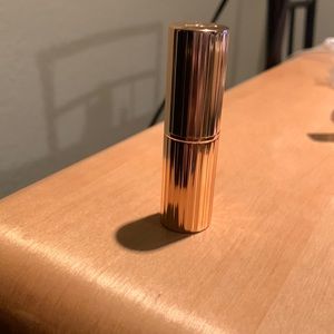 Charlotte Tilbury lipstick, Very Victoria